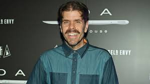 Perez Hilton Dirawat Pasca Insiden Livestream TikTok, Keluarga Beri Kabar Terbaru