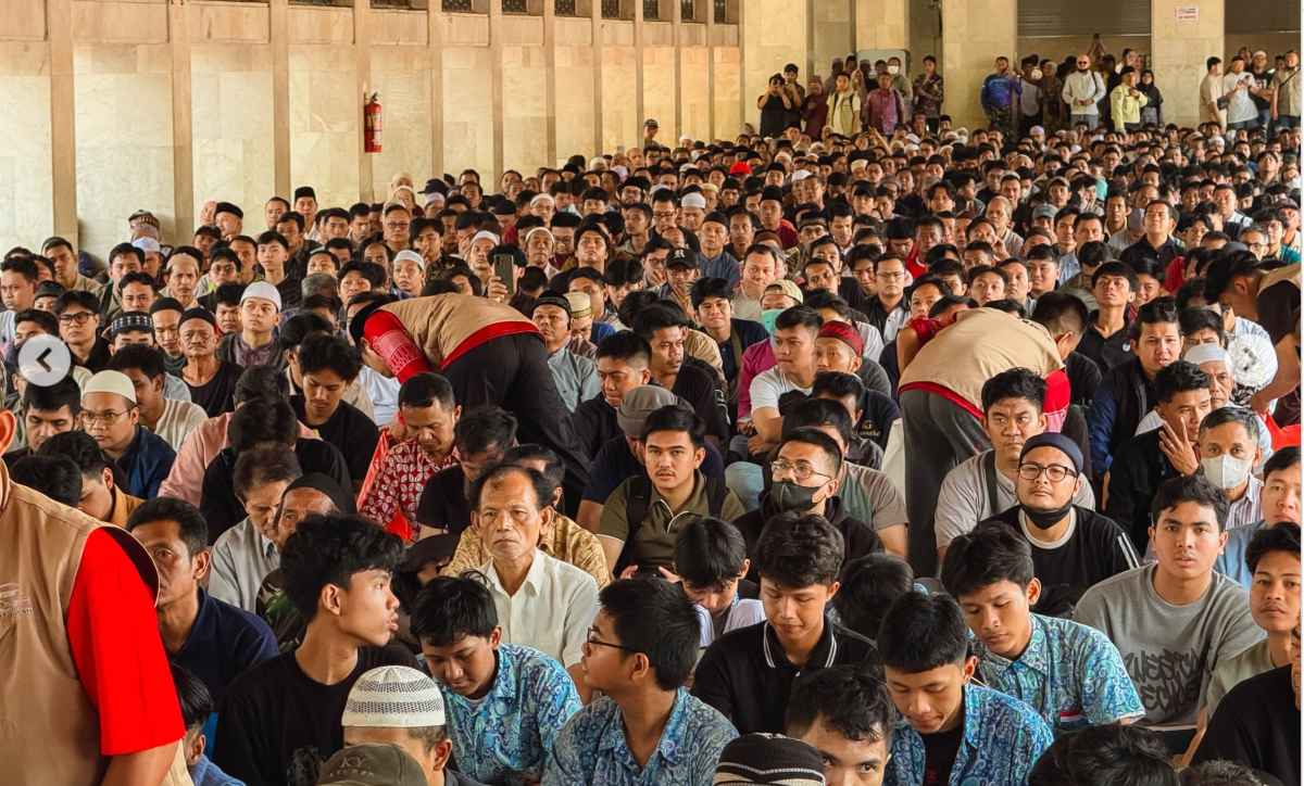 Jumat Berkah, Raffi Ahmad Kolaborasi Kemenag dan Masjid Istiqlal Bagikan Ribuan Paket