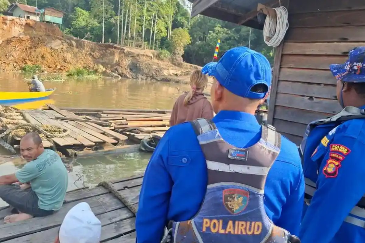 Tanah Bergerak di Muara Bunyut: Suara Retakan Jadi Peringatan Dini sebelum 4 Rumah Amblas ke Sungai Mahakam