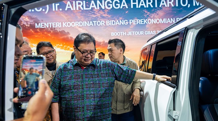 Airlangga Hartarto Sambangi Paviliun Jetour di GIIAS 2026, Soroti Keunggulan SUV T2 i-DM
