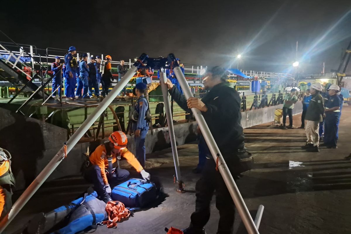 Dua ABK Tewas Akibat Diduga Hirup Gas Beracun Saat Perbaikan Palka Kapal di Gresik