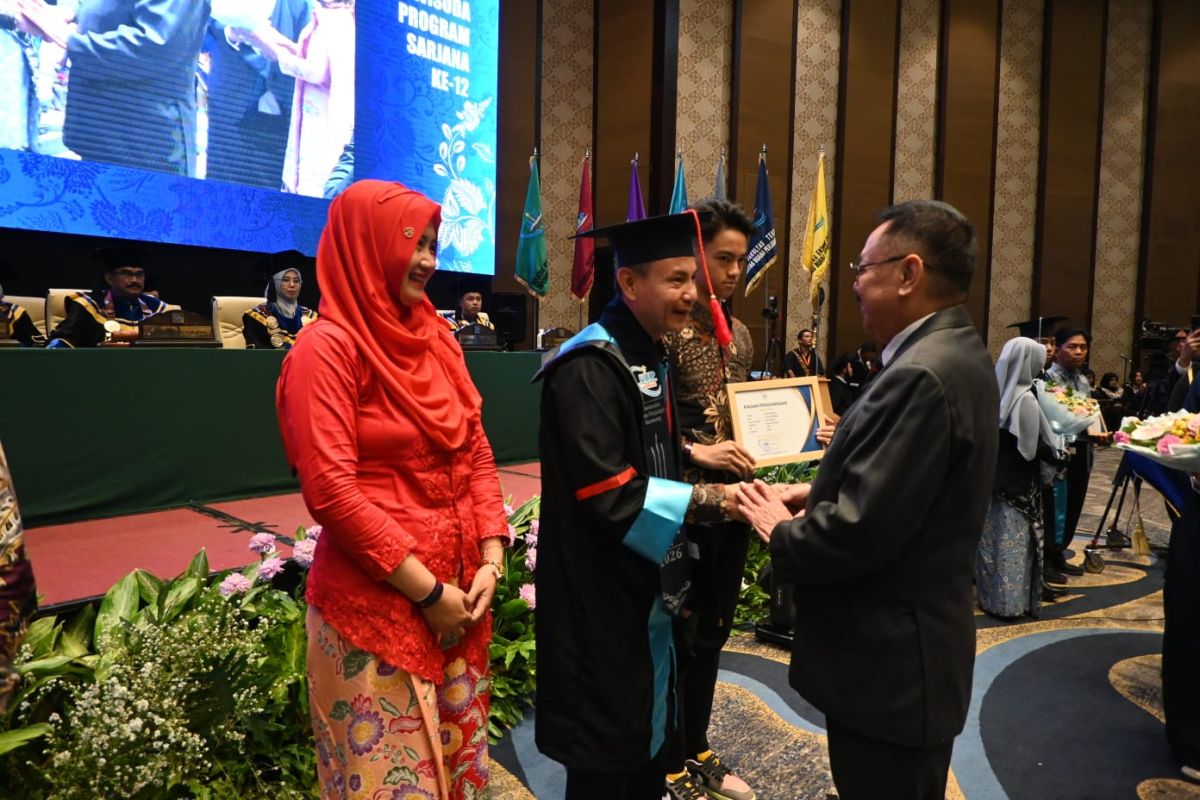 Inspiratif! Jurnalis iNews Raih Prestasi Akademik Gemilang di Usia Emas