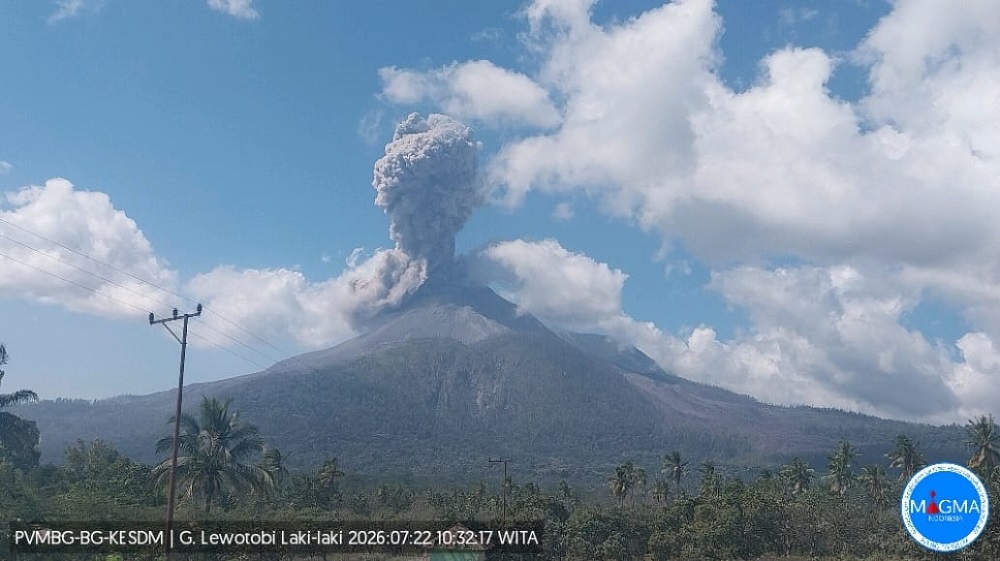 Fenomena Alam: Gunung Lewotobi Laki-Laki Kembali Tunjukkan Aktivitas, Kolom Abu Mengudara 1,2 Km