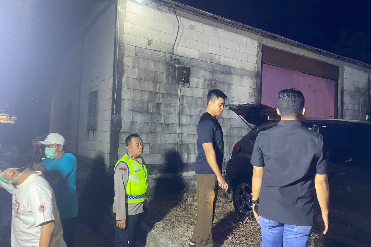Warga Ambarawa Geruduk Rumah Tersangka, Polisi Amankan Situasi Pasca-Pembunuhan Bos Konter