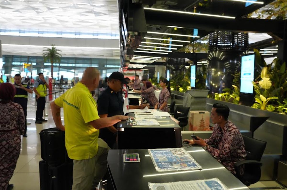 Bule AS Mabuk Bikin Onar di Sukabumi, Langsung Dideportasi