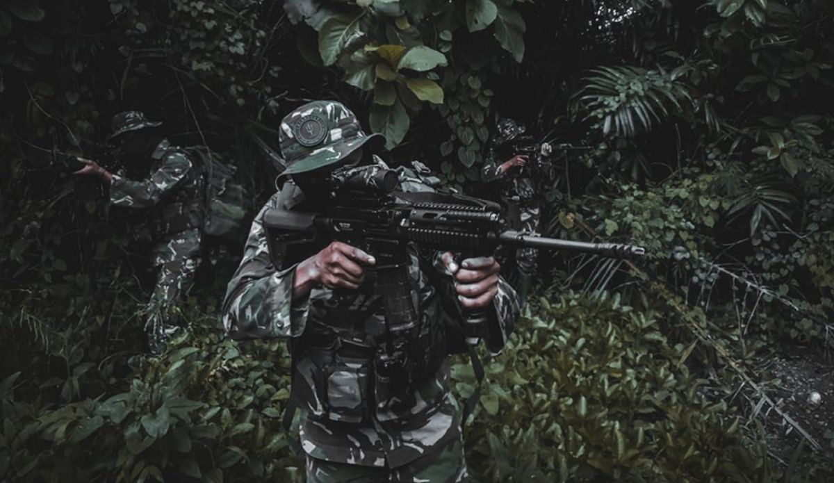 Misi Penyelamatan Dramatis: TNI Berhasil Tarik Korban Penembakan OPM dari Jurang Maut