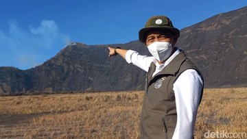 Menhut Pantau Langsung Upaya Pemadaman Api di Kawasan Gunung Bromo, Water Bombing Jadi Prioritas