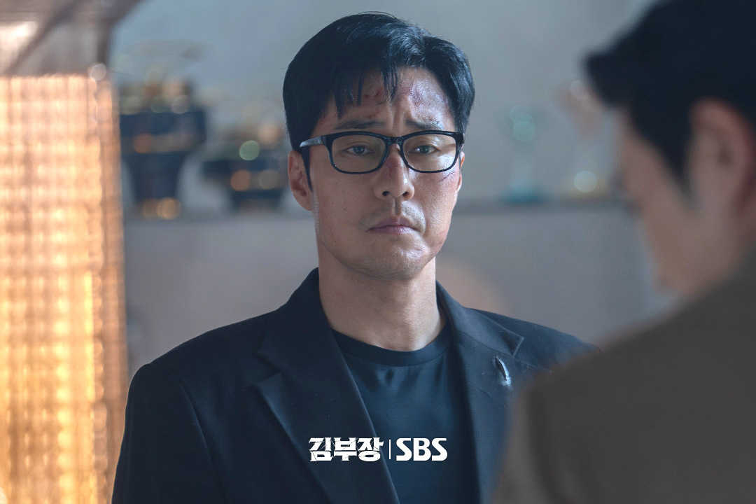 Kejutan Emas So Ji Sub untuk Kru Film "Agent Kim Reactivated", Apresiasi Fantastis Terungkap!