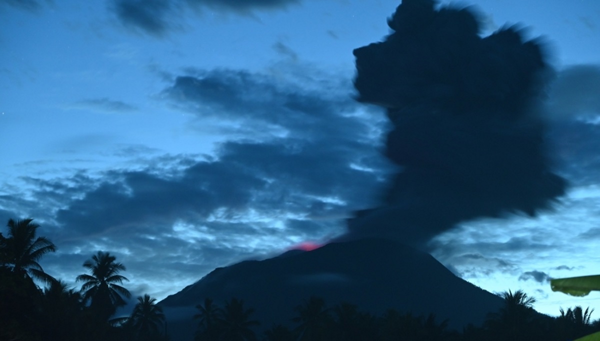Semburan Abu Vulkanik Gunung Ibu Capai 1.525 Meter, Status Waspada Masih Berlaku