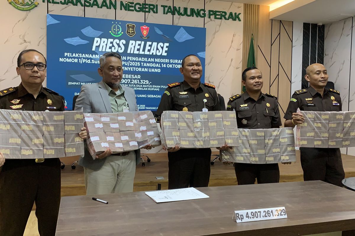 Uang Rp 4,9 Miliar Hasil Jerat Judi Online Disetor ke Kas Negara oleh Kejari Tanjung Perak