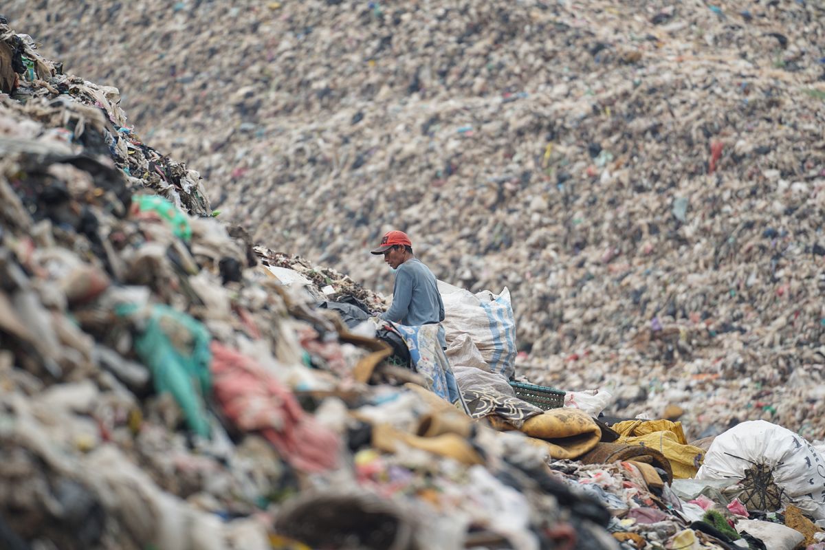 Kontras Pengelolaan Sampah: Negara Maju ke Antariksa, Indonesia Masih di Pinggir Pantai