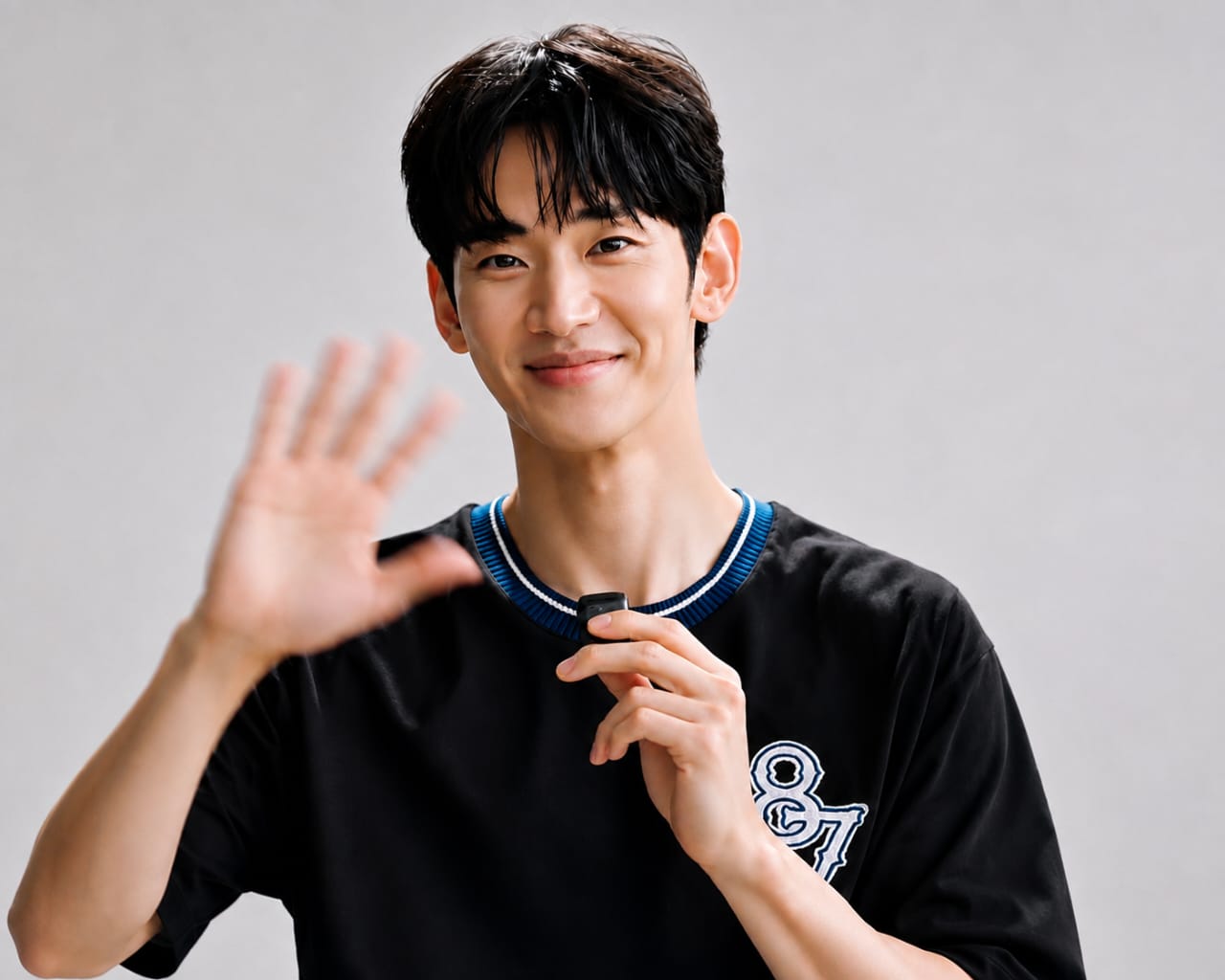 Kim Soo Hyun Kembali Sapa Penggemar, Akhiri Jeda 16 Bulan di Dunia Hiburan
