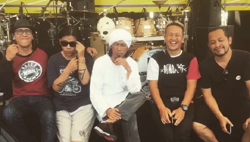 Sandy PAS Band Kenang Momen Spiritual Bersama Mendiang Trisno di Tanah Suci