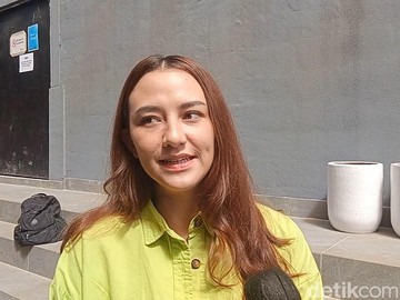 Kisah Cinta Baru Dahlia Poland: Pertemuan Tak Disengaja Bersemi di Tengah Sahabat