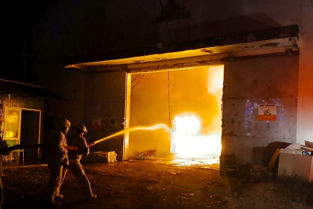 Gudang di Bandar Lampung Ludes Terbakar, Kerugian Diperkirakan Ratusan Unit Freezer dan 3 Kendaraan
