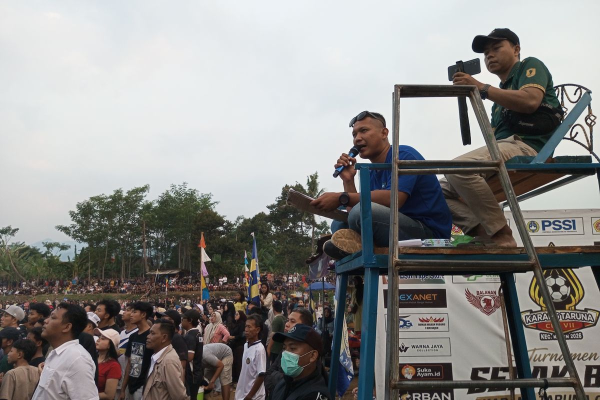 Suara Emas di Pinggir Lapangan: Winanto, Sang Pengatur Ritme Sepak Bola Tarkam Pekalongan