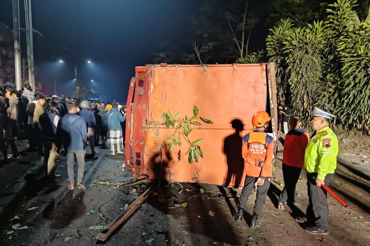 Tragedi JLS Salatiga: Truk Muatan Tembus Lampu Merah, 1 Tewas dan 4 Terluka Parah