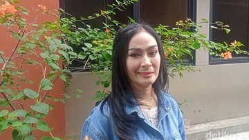 Iis Dahlia: Pilar Kekuatan Keluarga, Enggan Tunjukkan Kerentanan pada Suami