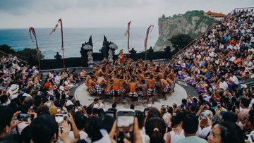 Destinasi Idaman Tercekik: Ancaman Overtourism Mengintai Kota-Kota Dunia