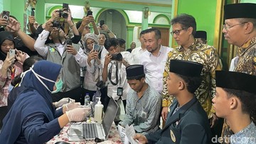 Santri Jadi Garda Terdepan Kesehatan: Skrining TBC dan Cek Gratis untuk 1,72 Juta Jiwa