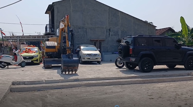 Pernikahan Unik di Grobogan: Mas Kawin Ekskavator dan Mobil Mewah Jadi Sorotan