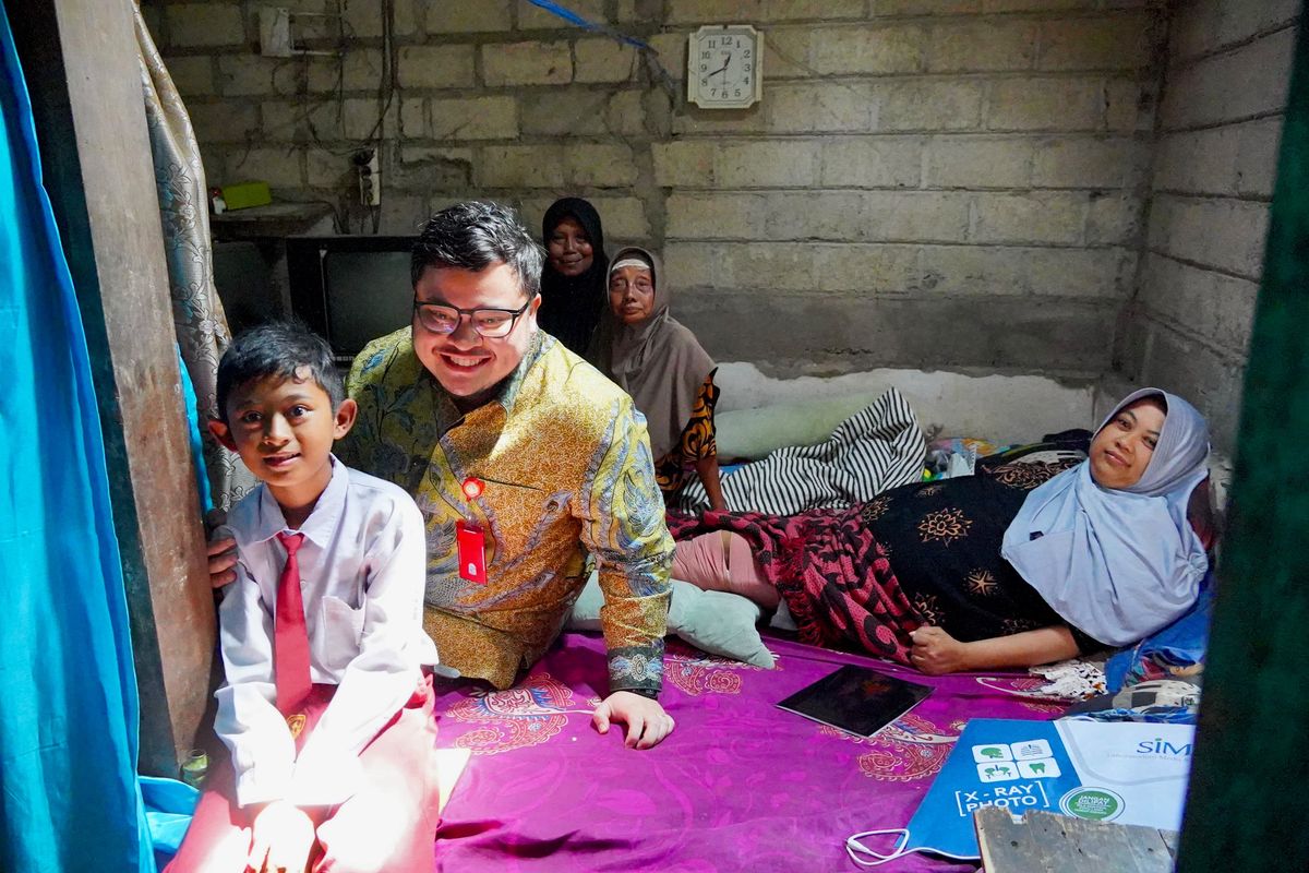 Bupati Kediri Kunjungi Bocah 11 Tahun Perawat Ibu, Janjikan Bantuan Kebutuhan Marfel