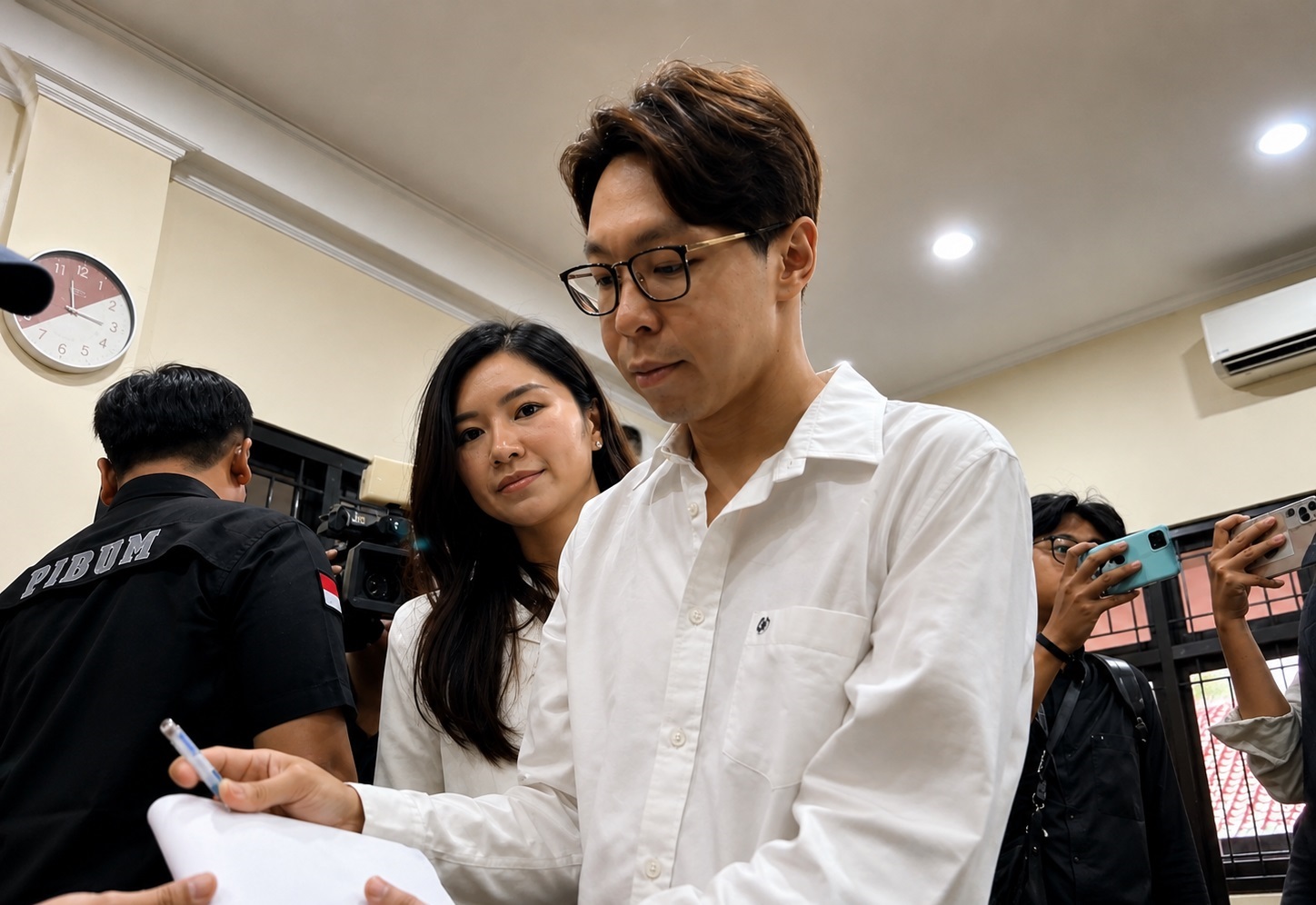 Richard Lee Geram, Sidang Kasus yang Menjeratnya Terus Tertunda: Apa yang Terjadi?