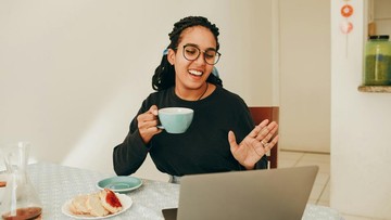 Zodiak Paling Tangguh Jalani LDR: Siapa Saja yang Tak Gentar Terpisah Jarak?