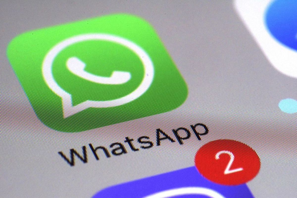 Wajah Jadi Stiker WhatsApp Tanpa Izin: Potensi Jerat Hukum dan Dampak Psikologis