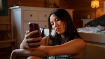 Chatting Ungkap Kedalaman Emosi: Kenali Tingkat Keterbukaan Diri Lewat Kebiasaan Pesan Singkat