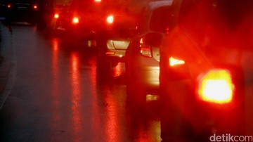 Kemacetan Meluas di Cibubur: Arus Kendaraan Terjebak Hingga Pintu Tol Jagorawi