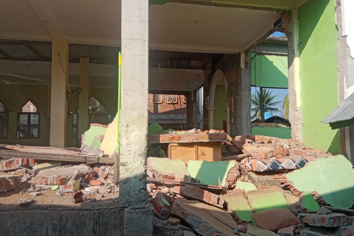 Gempa Dahsyat Flores M 7,7: 38 Jiwa Melayang, Ribuan Mengungsi, Infrastruktur Vital Terdampak