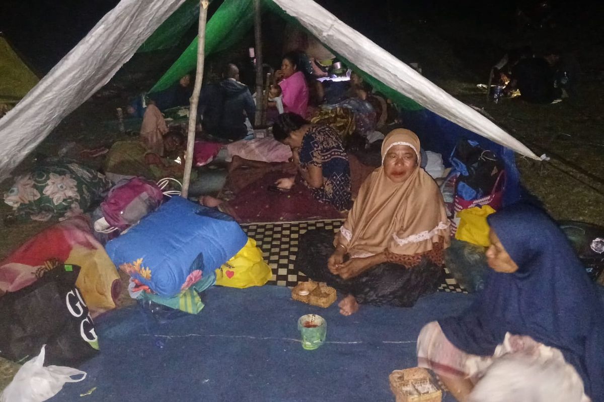 Ratusan Warga Nuca Molas NTT Pilih Bertahan di Ketinggian Pasca Gempa M 7,7