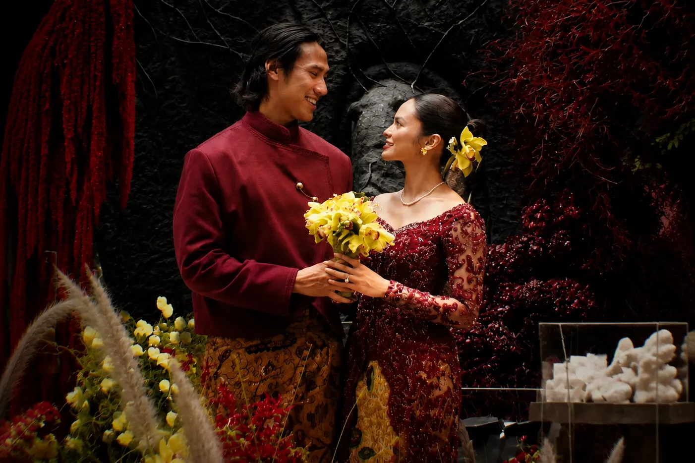 Sean Gelael dan Hana Malasan Resmi Bertunangan, Perjalanan Cinta Dua Tahun Berujung Kebahagiaan