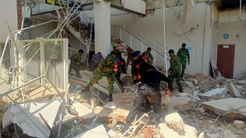 Brimob NTT Bergerak Cepat Evakuasi Korban Gempa M 7,7 di Pelabuhan Lorens Say