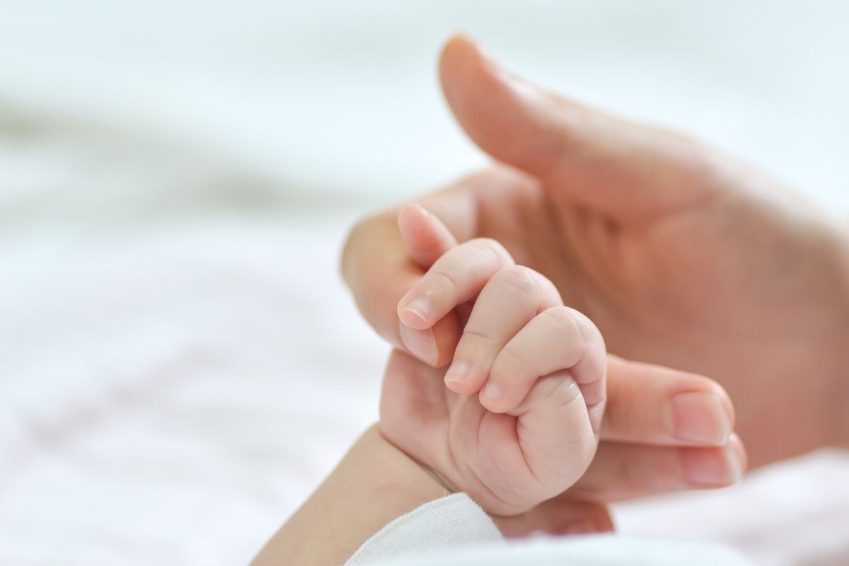 Momen Dramatis Kelahiran di Sikka: Bayi Gempita Lahir di Tengah Guncangan Gempa NTT