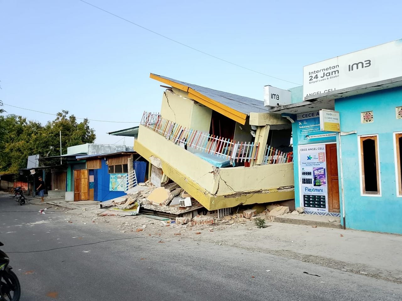 Guncangan Dahsyat M7,7 Guncang NTT: Ribuan Jiwa Cari Perlindungan, Dampak Gempa Terus Dilaporkan
