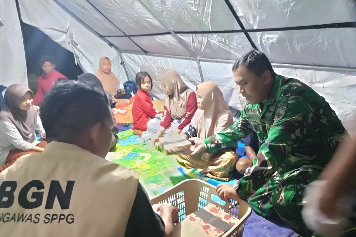 Dapur Sosial Sikka Bergerak Cepat Bantu Korban Gempa M 7,7 NTT dengan Ribuan Porsi Makanan