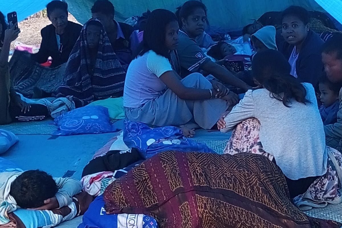 Gempa M7,7 NTT Guncang Nagekeo: Ratusan Pengungsi Bertahan dengan Gotong Royong di Tengah Keterbatasan