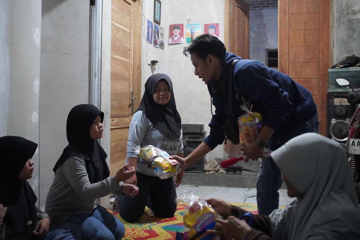 Sang Penggerak Senyum: Dedikasi Yan Budi Nugroho untuk Anak Yatim di Pelosok Purworejo
