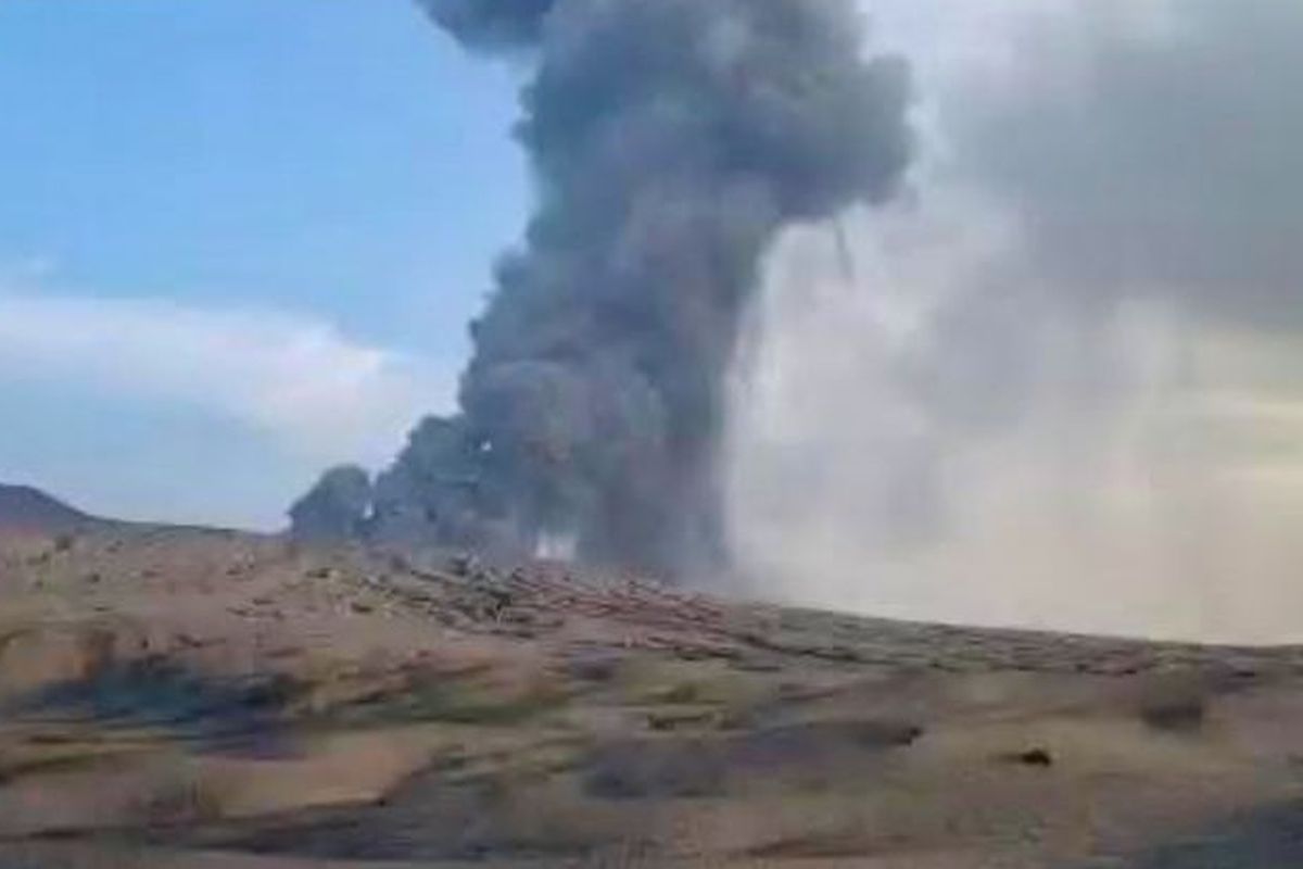 Aktivitas Vulkanik Meningkat: Gunung Anak Krakatau Meluncurkan Empat Letusan Kilat dalam Satu Jam