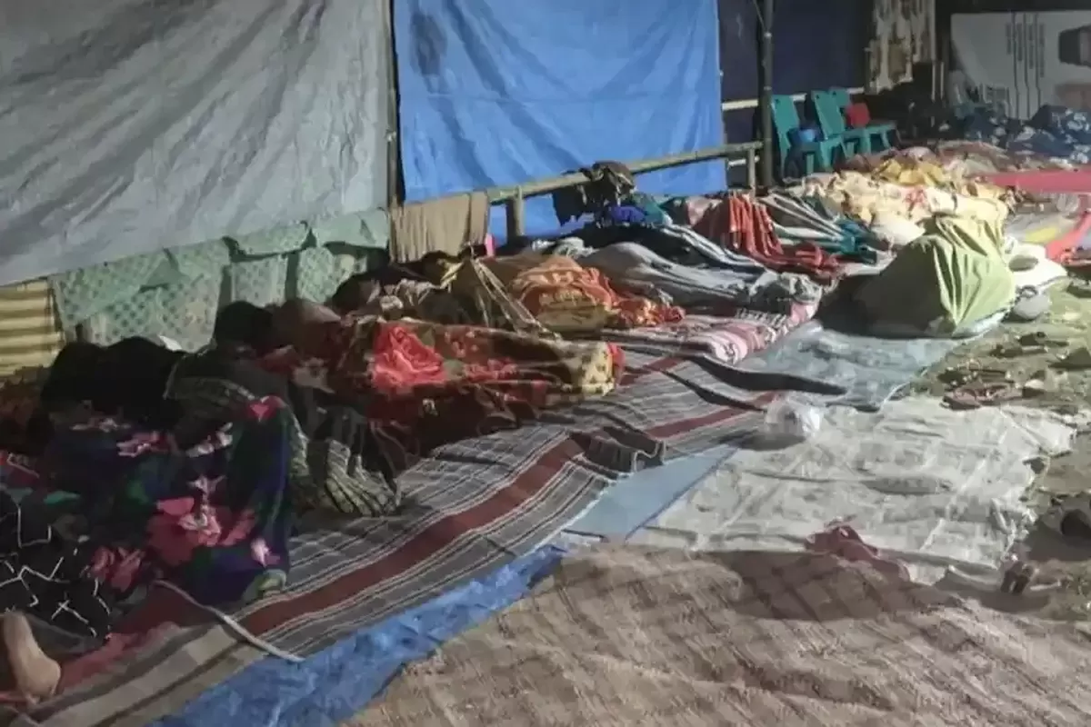 Trauma Gempa Flores: Ratusan Jiwa Tidur Berdesakan di Tenda Darurat Akibat Guncangan Susulan