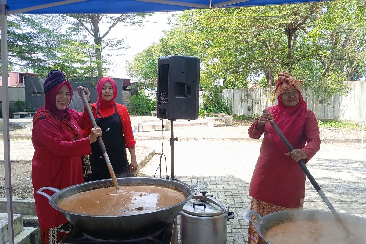 Kepedulian Minang: 5 Ton Rendang Meluncur ke NTT Sebagai Simbol Solidaritas Pasca-Bencana