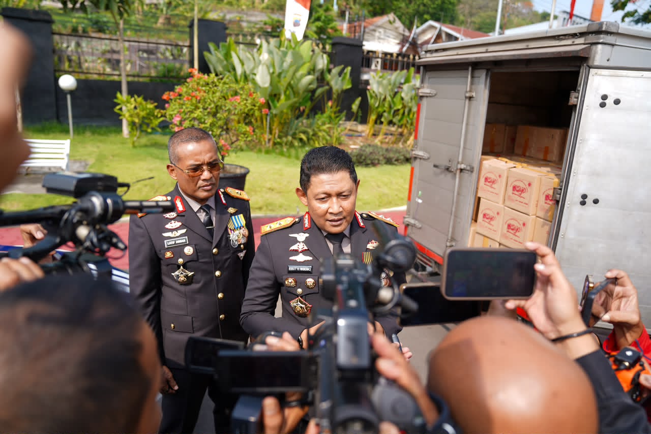 Garda Terdepan Jateng Berangkat: 10 Truk Bantuan dan Tim Medis Menuju Titik Bencana NTT