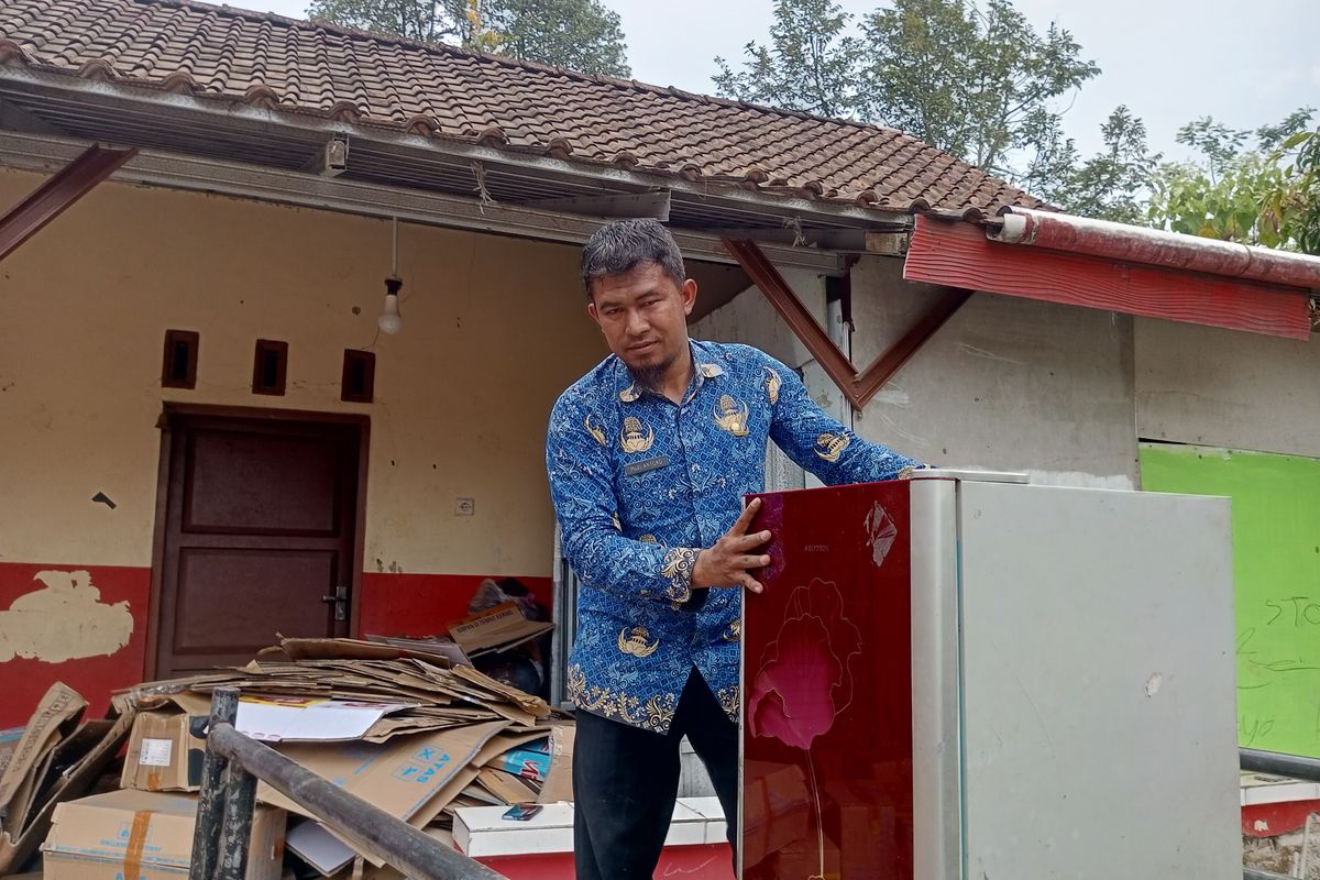 Inovasi Masjid di Pekalongan: Sedekah Rongsokan Ubah Sampah Jadi Beasiswa Guru dan Pembangunan Sekolah