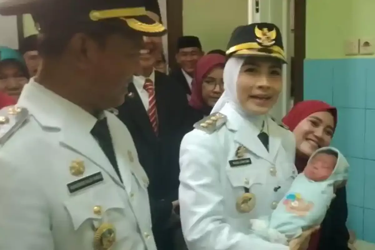 Momen Kemerdekaan Berbalut Kebahagiaan: Bupati Serang Beri Nama Spesial untuk Bayi Baru Lahir