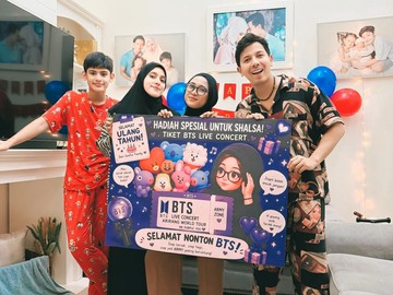 Sonny Septian & Fairuz A. Rafiq Beri Kejutan Tiket Konser BTS untuk Karyawan yang Berulang Tahun