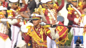 Isra Mashel Arifin Pukau Istana Pimpin Drum Corps, Sang Ayah Sandy Arifin Bangga