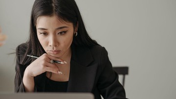 Kuasai Era Digital: 5 Strategi "Friction-Maxxing" untuk Melawan Distraksi dan Tingkatkan Fokus