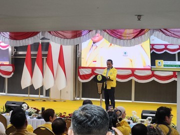 Bahlil Lahadalia Ingatkan Pejabat Golkar: Jangan Takut Kritik, Tunjukkan Sinergi Positif!